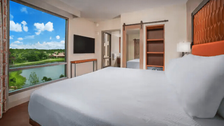 Tower - Deluxe Suite - Club Access